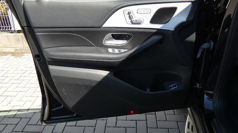 Mercedes-Benz GLE 300d 4Matic - fotka 8 z 26