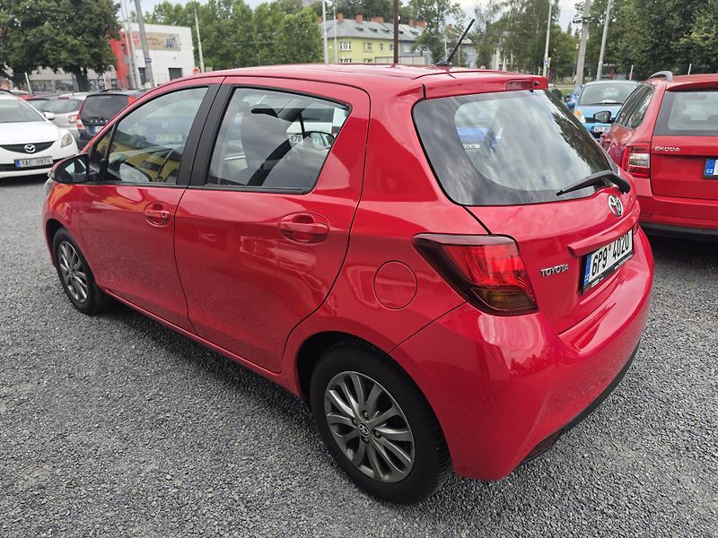 Toyota Yaris 1.3 VVTI Automat  - fotka 3 z 15