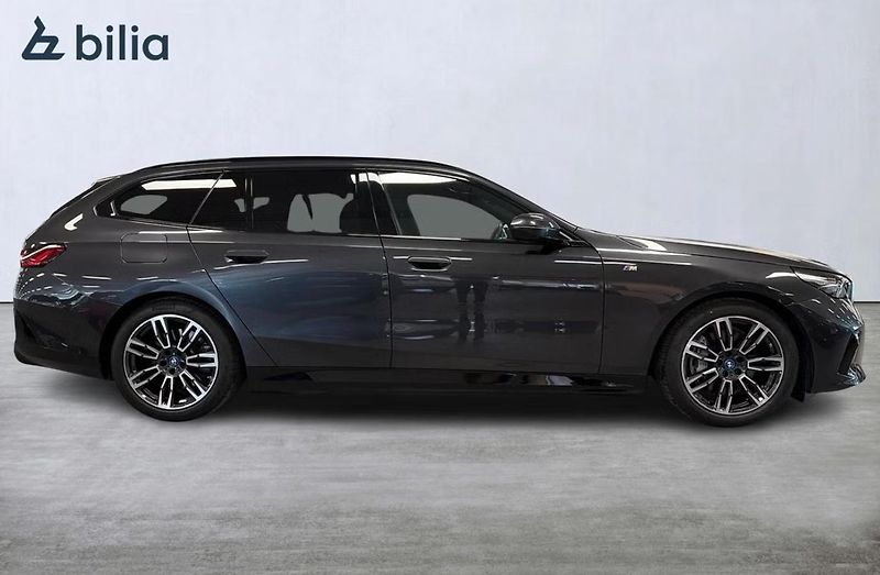 BMW i5 eDrive40 Touring M Kamera Taž. - fotka 16 z 18