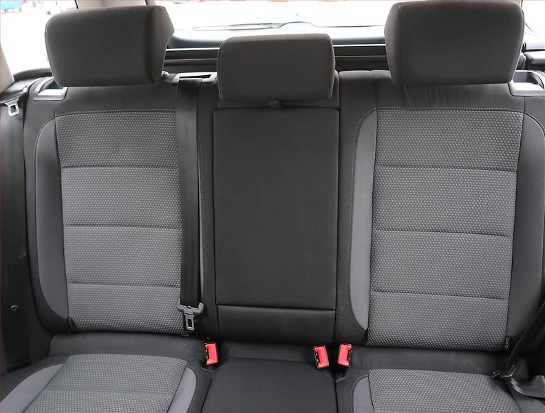Volkswagen Golf (2012) 2.0 TDI, Automat, Navi - fotka 10 z 19