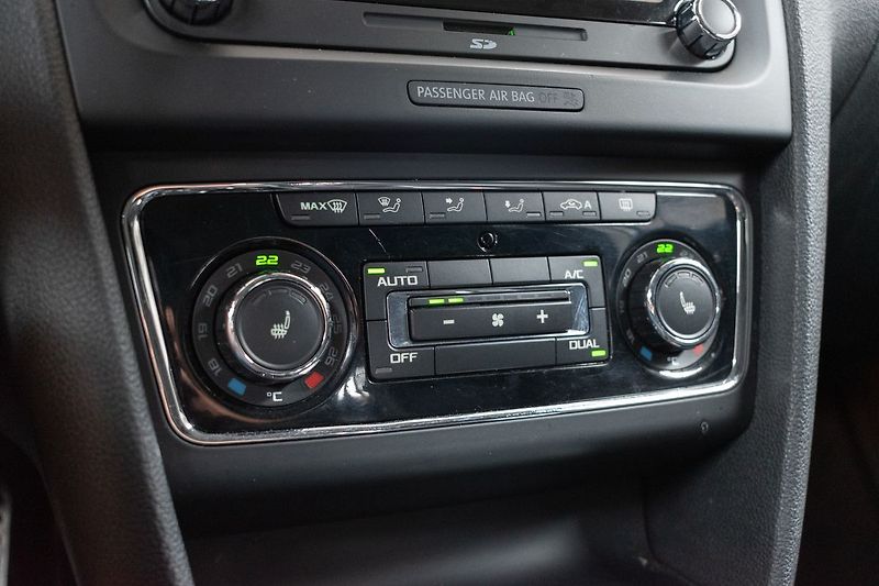 Škoda Superb 2.0 TDI DSG AMBITION BUSINESS - fotka 19 z 32