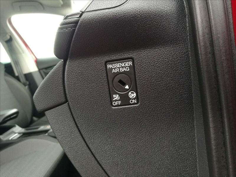 Škoda Octavia 2,0 TDI DSG 1.majitel - fotka 11 z 16