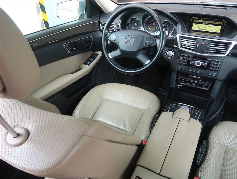 Mercedes-Benz Třídy E (2012) E 350 CDI 4MATIC, 4X4 - fotka 7 z 23