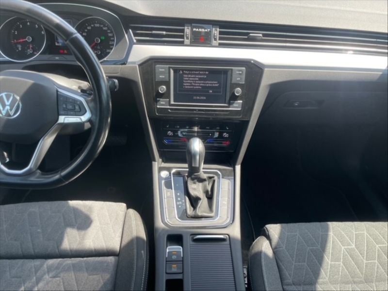 Volkswagen Passat 1,5 TSI Evo Business - fotka 10 z 11