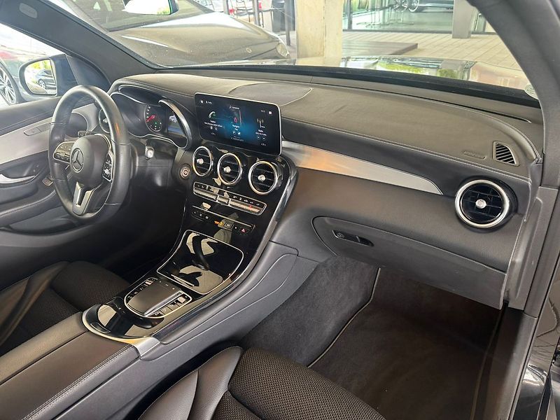 Mercedes-Benz GLC 220d 4MATIC - fotka 20 z 21