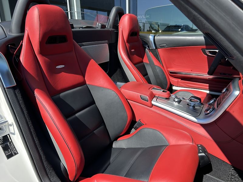 Mercedes-Benz SLS AMG 6.3 V8 Roadster - fotka 19 z 35