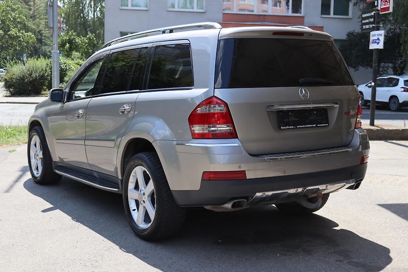 Mercedes-Benz GL 420CDI 4MATIC 225kW - fotka 13 z 48