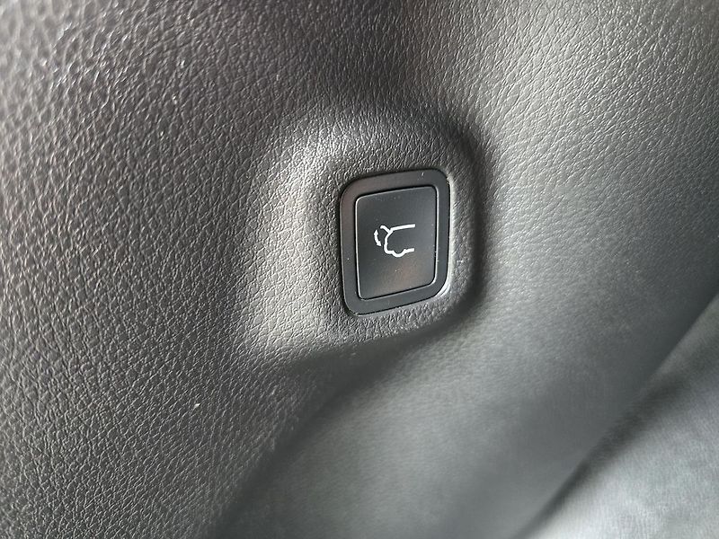 Jeep Compass 110kW LIMITED KAMERA+NAVI - fotka 41 z 44