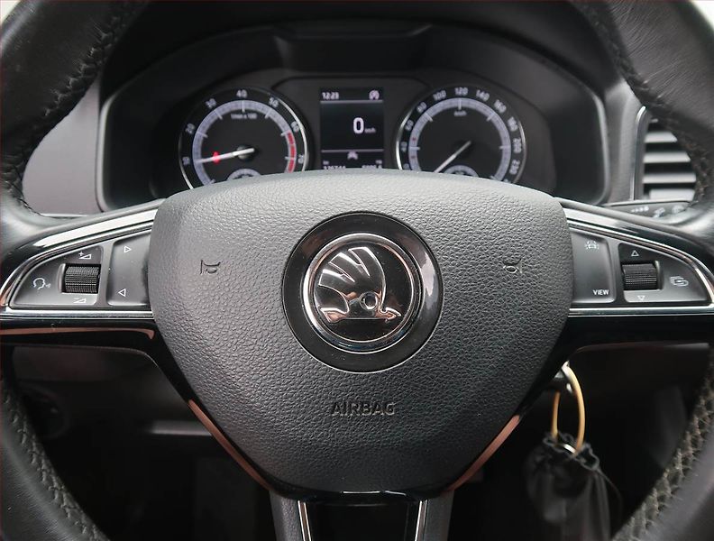 Škoda Karoq (2020) Ambition 1.0 TSI, Serv.kniha - fotka 15 z 20