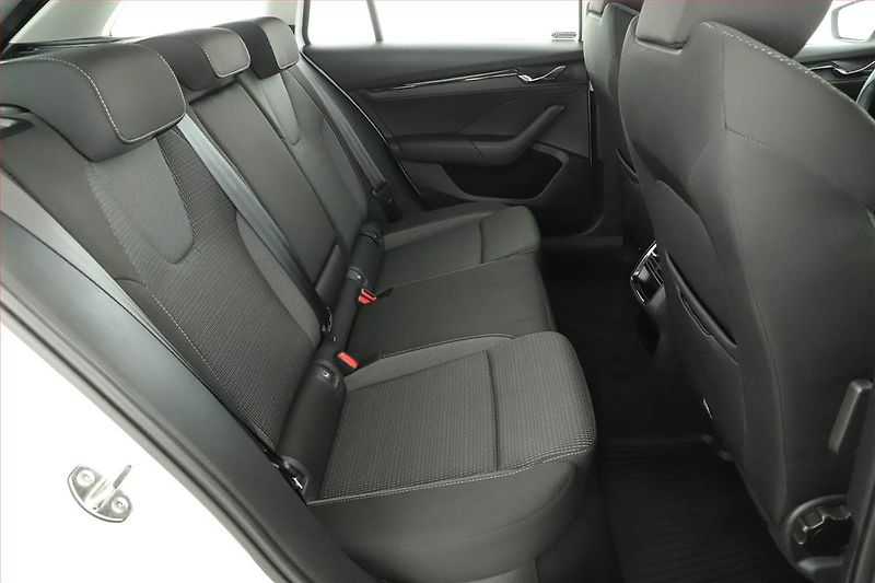 Škoda Octavia (2023) Ambition 1.4 TSI iV - fotka 7 z 18