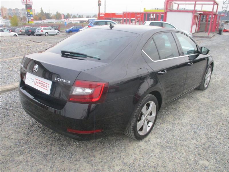 Škoda Octavia 2,0 TDI, Style,DSG,ZAMLUVENO, - fotka 5 z 47