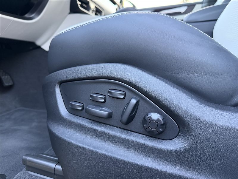 Porsche Cayenne E3 II Coupe Black Edition - fotka 28 z 37