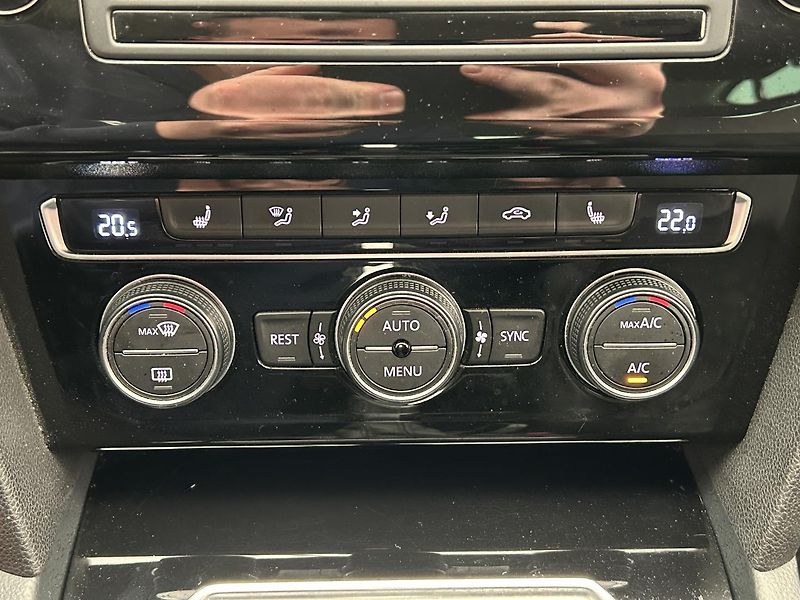 Volkswagen Passat Variant 2,0 TDI Highline - fotka 19 z 27