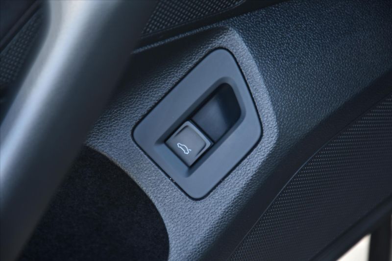 Volkswagen Passat 1.6TDi LED NAVIGACE TAŽNÉ - fotka 25 z 28