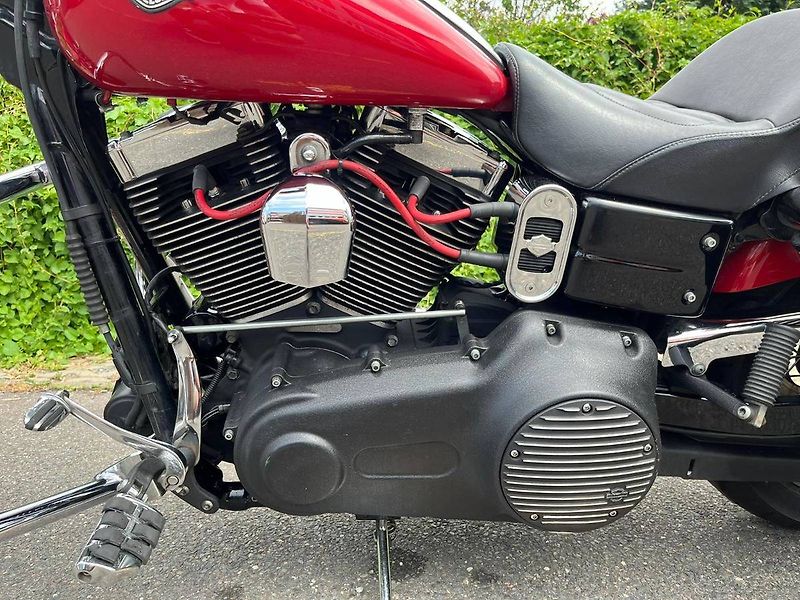 Harley-Davidson FXDWGI Dyna Wide Glide (2010) - fotka 12 z 13