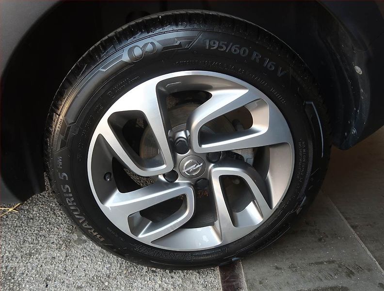 Opel Crossland X (2018) 1.2 Turbo, Tempomat - fotka 14 z 16