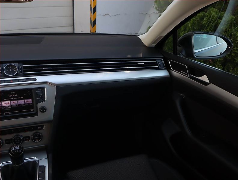 Volkswagen Passat (2015) 2.0 TDI, Navi, Tempomat - fotka 8 z 23