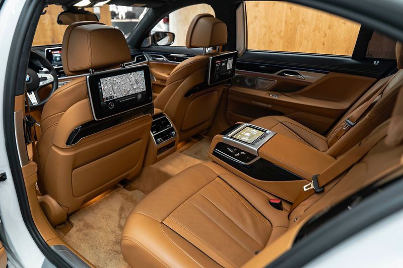 BMW Ostatní Li xDrive - fotka 25 z 32