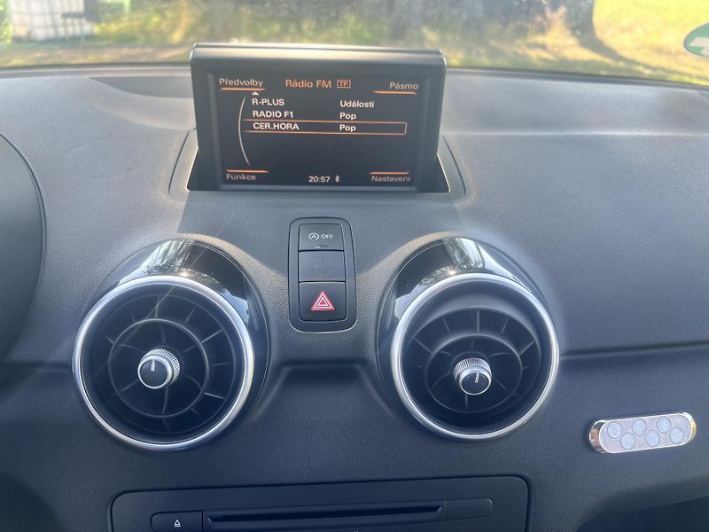 Audi A1 1.2TFSI 63KW,KůŽE,NAVI,2xALU - fotka 33 z 40