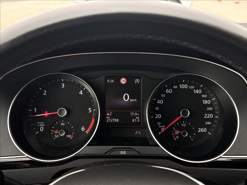 Volkswagen Passat 2,0 TDI 110kW BMT Highline - fotka 24 z 33