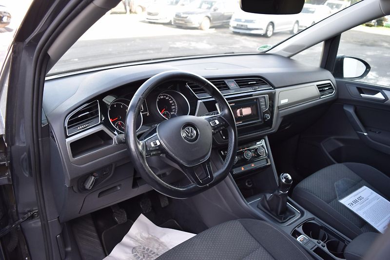 Volkswagen Touran (2017) 1.4TSI 110kw CLBMT NAVI TAŽNÉ - fotka 21 z 48