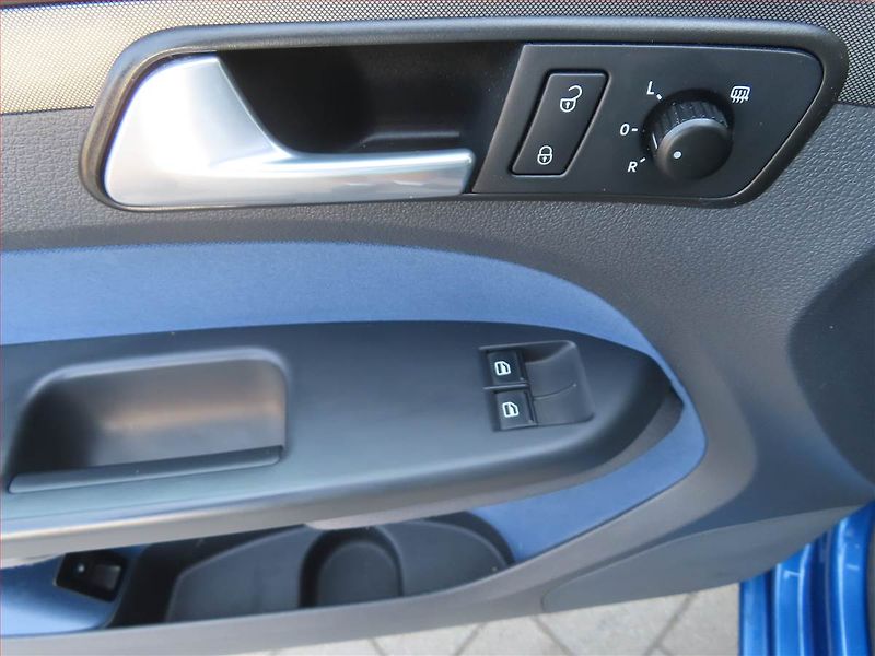 Volkswagen Touran (2009) 1.9 TDI, Automat, Serv.kniha - fotka 17 z 18