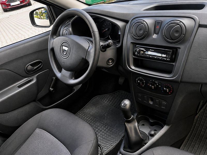 Dacia Sandero 1,2i(54kW)*STK DO 7/2027* - fotka 9 z 13