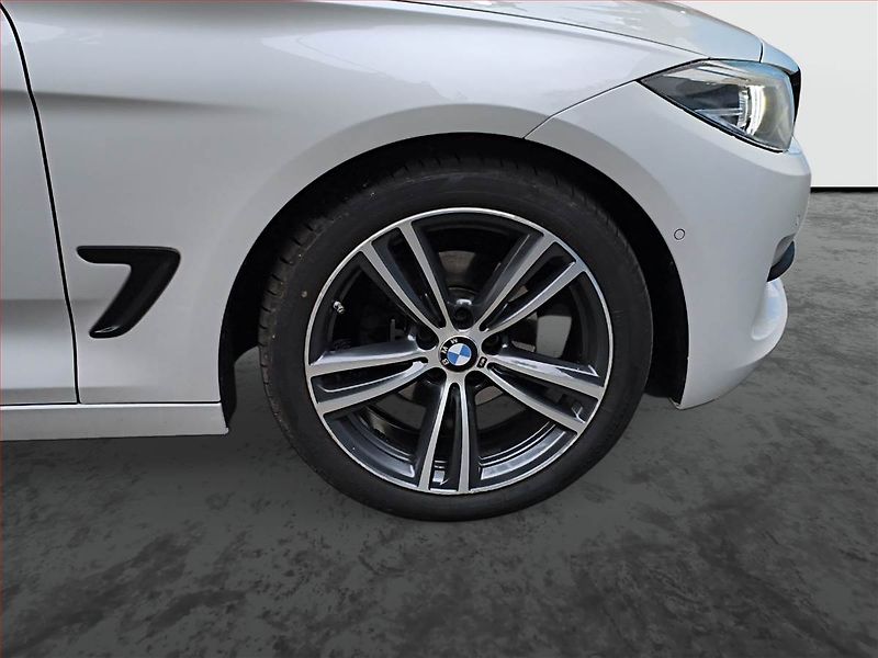 BMW Řada 3 (2019) 320d xDrive GT, 4X4, Automat - fotka 14 z 17