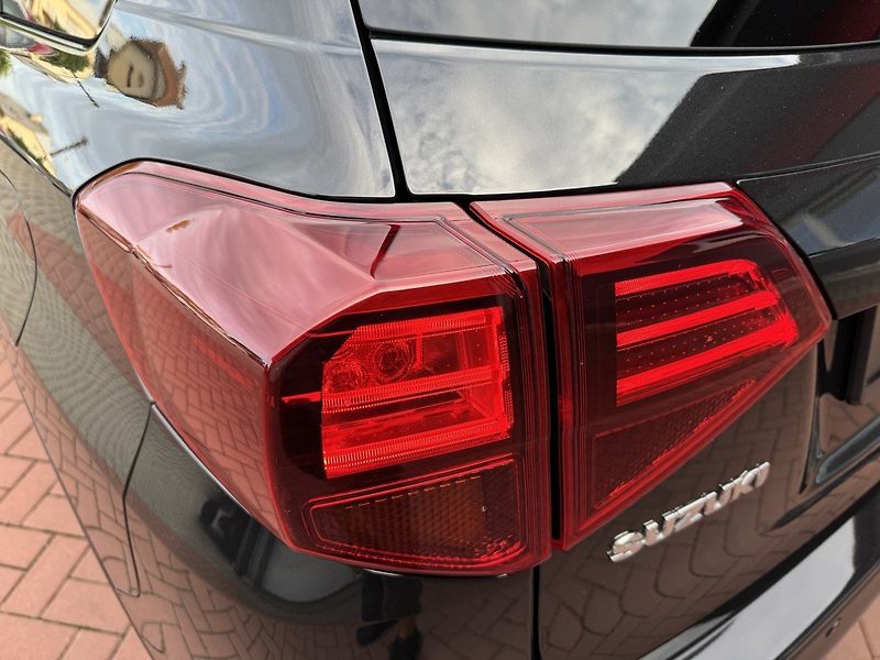 Suzuki Vitara (2023) 1.4i BoosterJet Allgrip ZÁRUKA - fotka 40 z 48