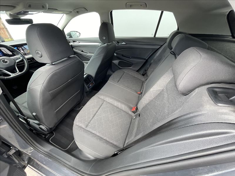 Volkswagen Golf 1,0 TSI LIFE KESSY+Kamera - fotka 16 z 23