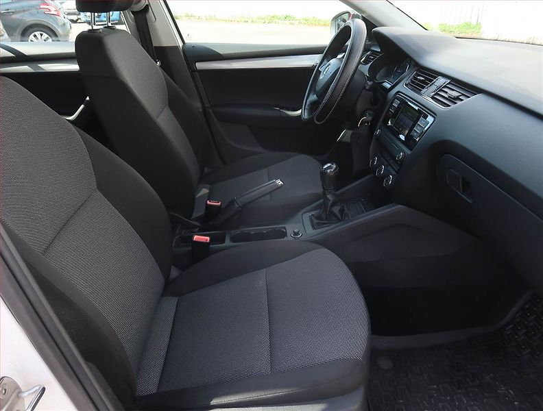 Škoda Octavia (2015) 1.6 TDI - fotka 9 z 15