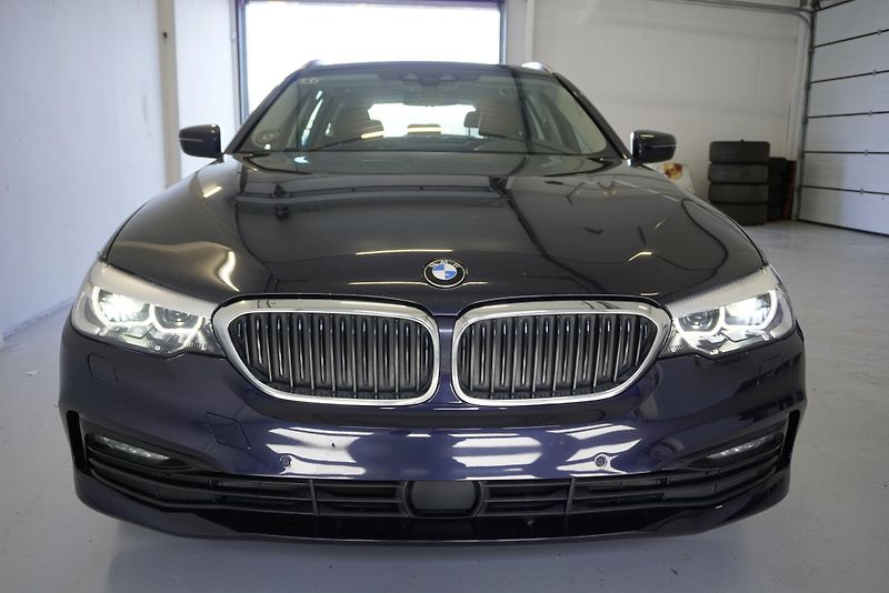 BMW Řada 5 3,0 XDRIVE AUT. - fotka 2 z 32