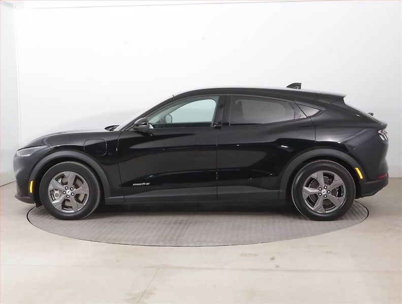 Ford Mustang Mach-E (2021) Standard Range RWD, SoH 95% - fotka 3 z 21