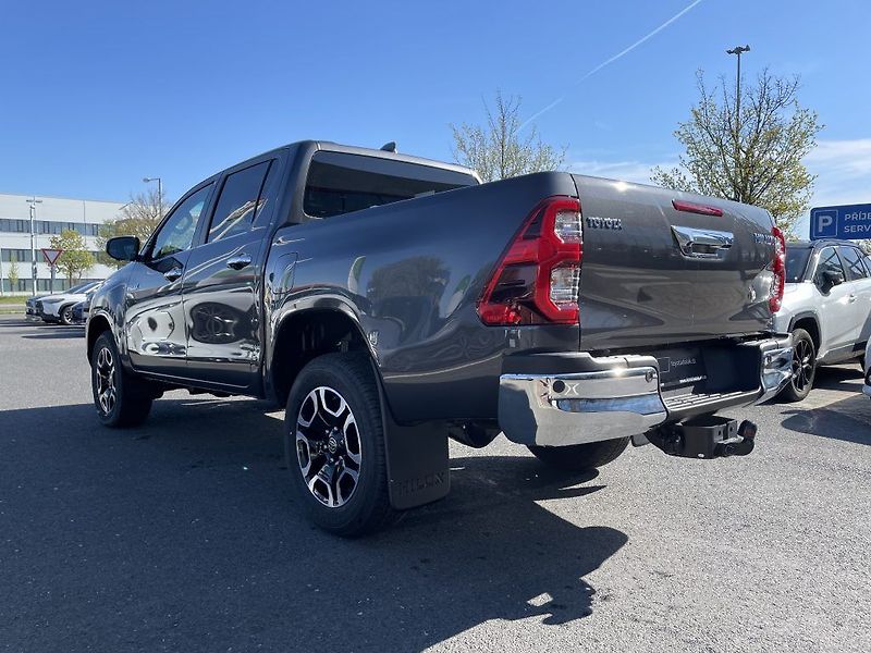 Toyota Hilux 2.8D Executive - fotka 6 z 30