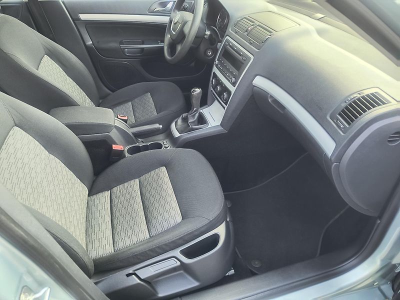 Škoda Octavia (2009) 1.6 MPi 75KW/AC/PC/PDC/TAŽNÉ - fotka 19 z 47
