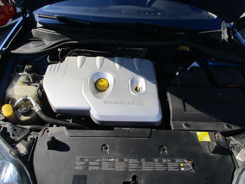 Renault Laguna (2009) 2,0 T - fotka 11 z 11