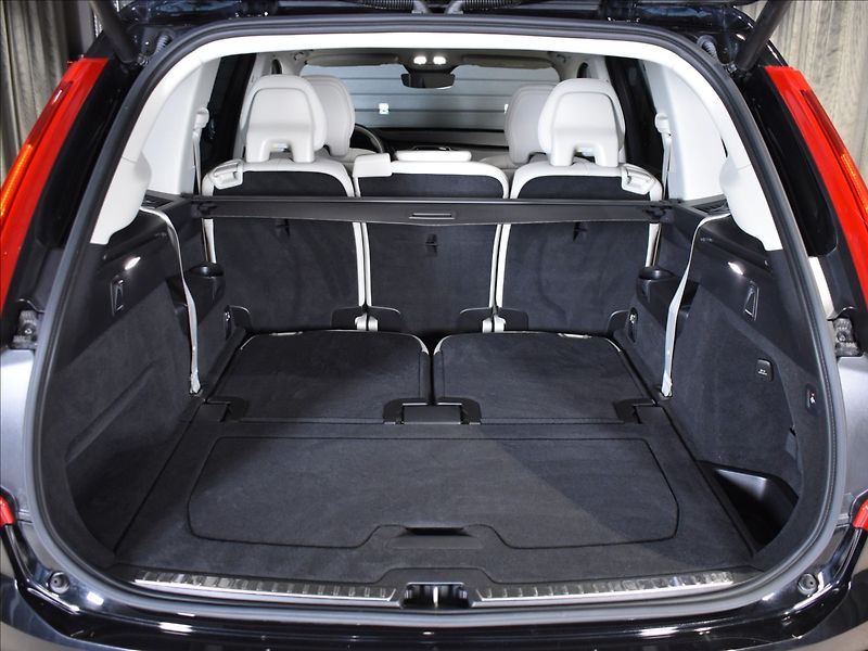 Volvo XC90 2,0 B5 AWD PLUS - fotka 10 z 26