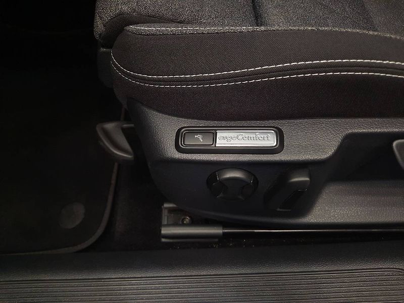 Volkswagen Passat Variant (2023) Business 2.0 TDI (110kW/150k) - fotka 24 z 30