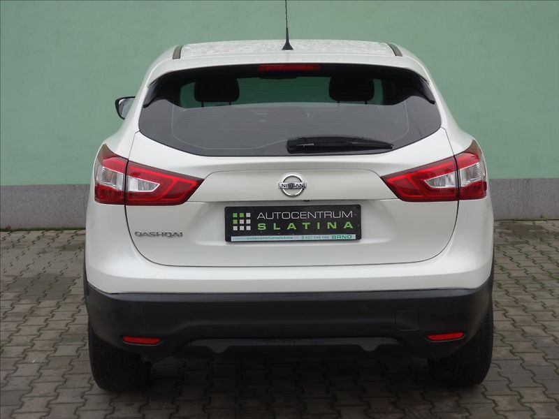 Nissan Qashqai 1,5 81kW NAVI - fotka 16 z 39