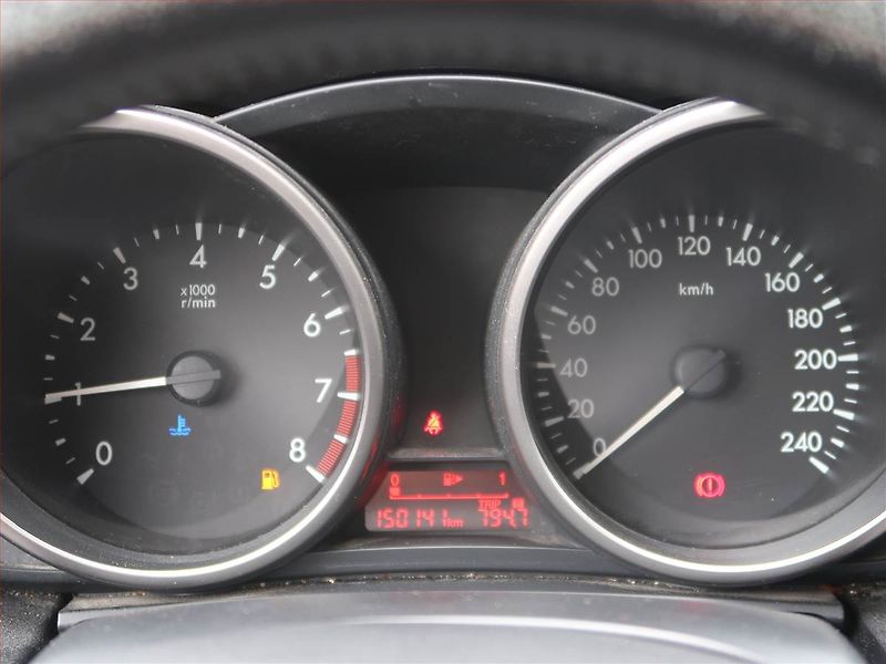 Mazda 5 (2012) 1.8, Tempomat, Park. senzory - fotka 11 z 21