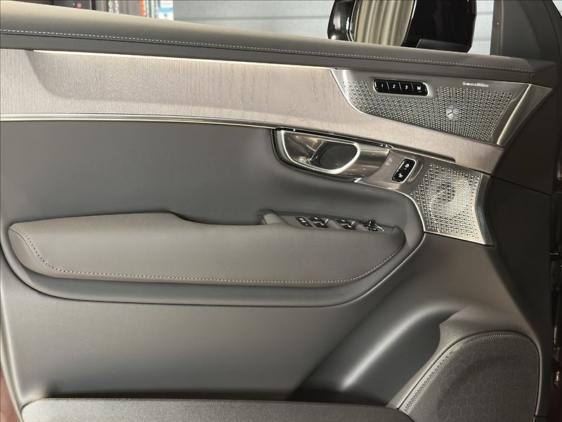 Volvo XC90 (2026) 2,0 T8  Ultra Dark - fotka 11 z 41