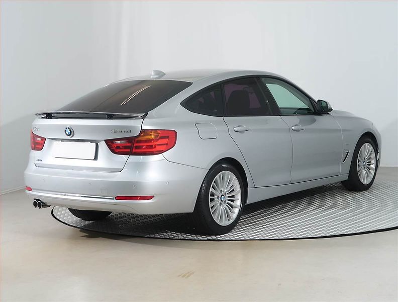 BMW Řada 3 (2016) Luxury Line 320d xDrive GT - fotka 5 z 18