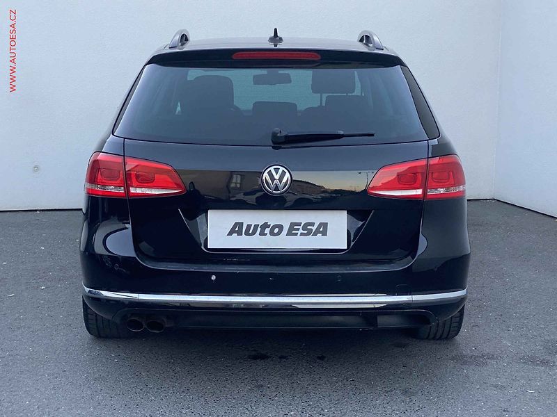 Volkswagen Passat (2012) 2.0 TDi, Comfortline, navi - fotka 5 z 20