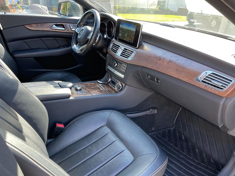 Mercedes-Benz CLS 350d 4MATIC Shooting Brake - fotka 19 z 40