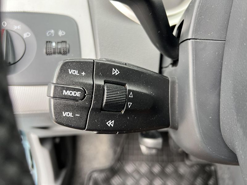 Seat Ibiza 1.4i 16v 63kw KLIMA PŮVOD ČR - fotka 13 z 37