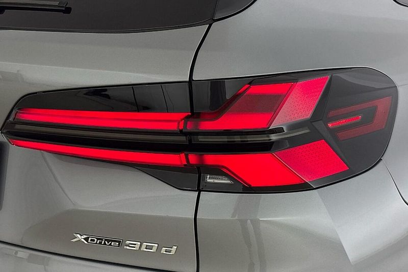 BMW X5 xDrive30d - fotka 5 z 29