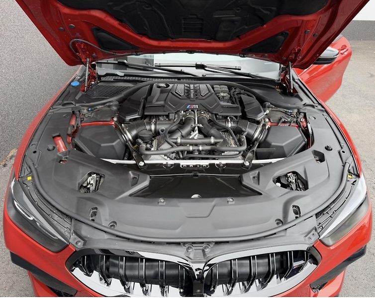 BMW M8 (2024) +COMPETITION+INDIVIDUAL+ČR+ - fotka 25 z 29
