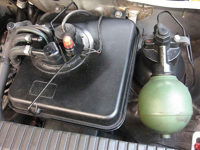 Citroen C6.