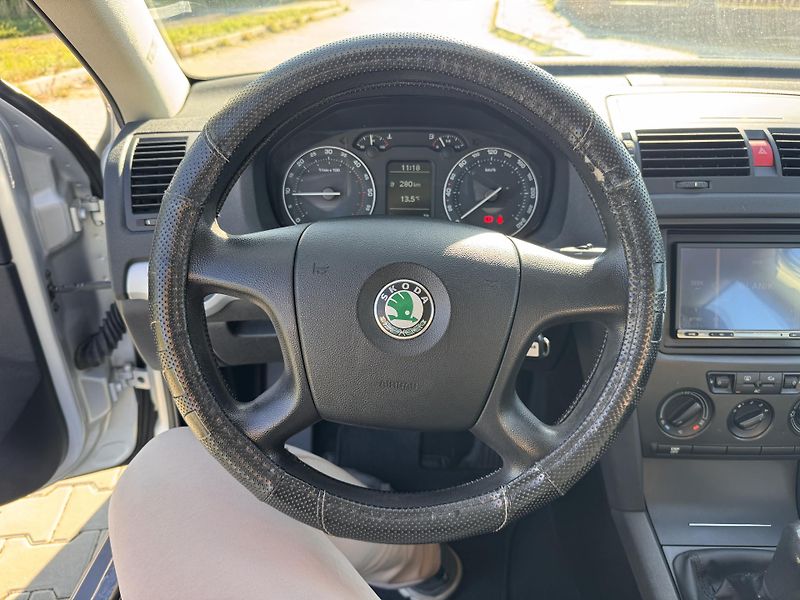 Škoda Octavia (2008) 2.0TDI 103Kw Ambition - Xenony - fotka 9 z 17