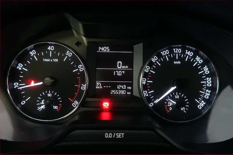 Škoda Octavia (2015) Ambition 1.4 TSI, Tempomat - fotka 11 z 15